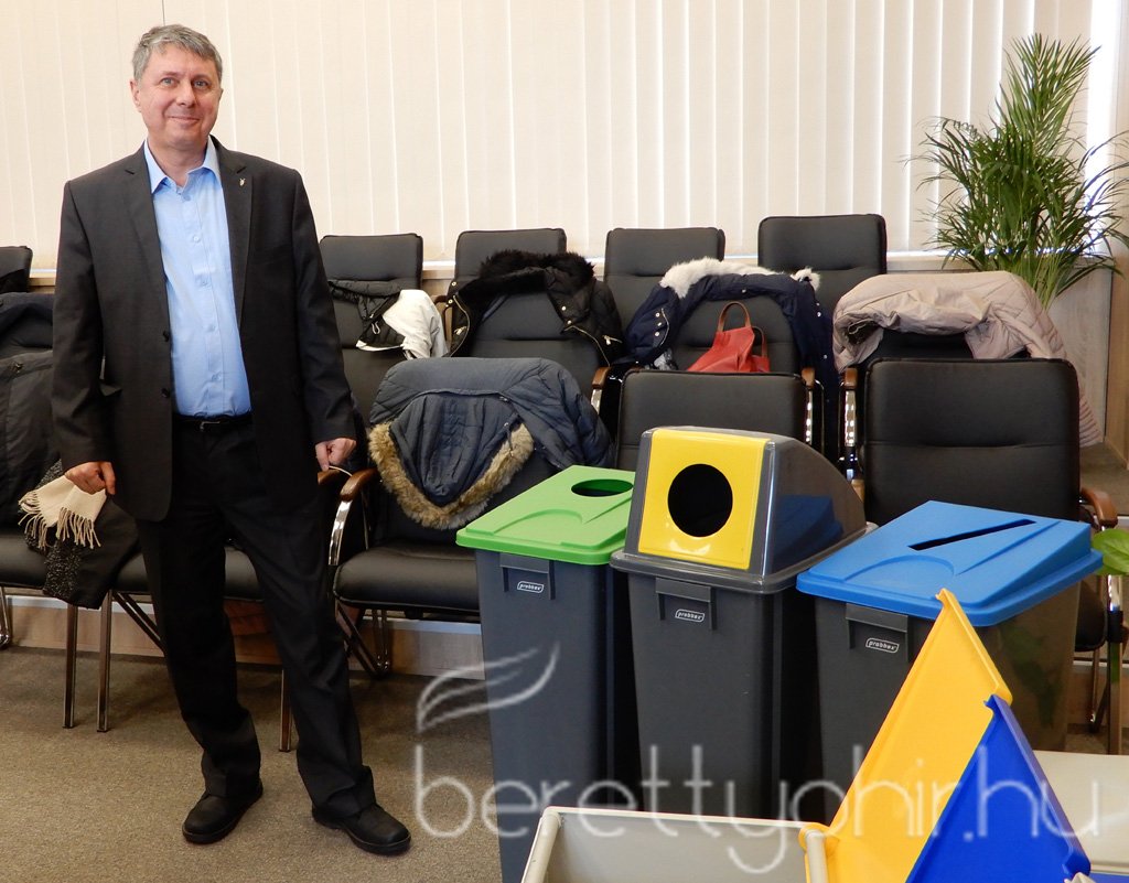 Szelektív kukák ajándékba 26